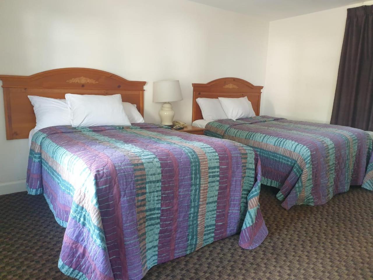 Town & Country Inn Сиконк Экстерьер фото